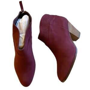 VIOLET & RED Burgundy Faux Suede Laser Cut‎ Ankle Booties 8.5